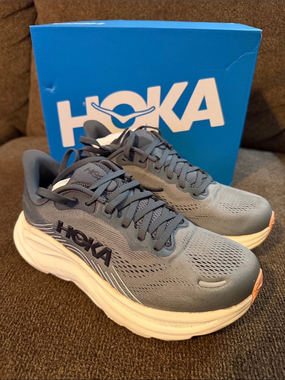 HOKA Clifton 11